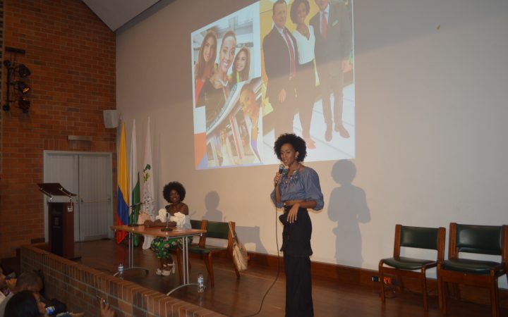 Edna Liliana Valencia en la Decimoctava Catedra “Ana Fabricia Córdoba” realizada en Medellín. Foto: Jhojan Cano, Centro Popular Afrodescendiente CEPAFRO.